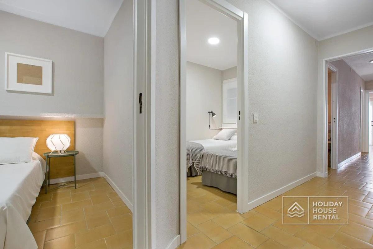 Cosy 3-Bedroom Apartment For 6-8 People Just 50M From The Beach Салоу Экстерьер фото