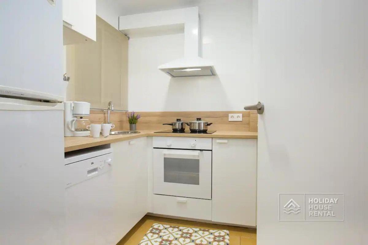Cosy 3-Bedroom Apartment For 6-8 People Just 50M From The Beach Салоу Экстерьер фото